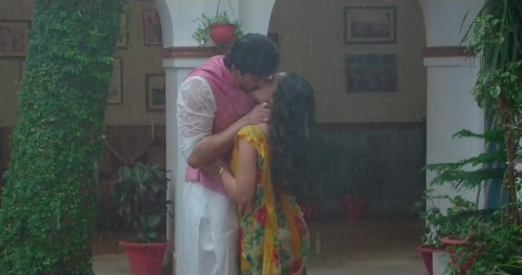 Glam Actress Tridha Choudhury Sex Scene From The Chargesheet