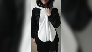 Stiripping out of my panda onesie. How would you keep me warm instead? ??