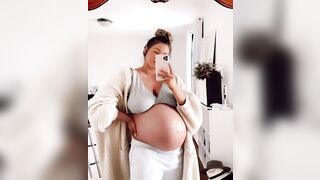 Love those tits hanging on that big belly - Homemade Pregnant