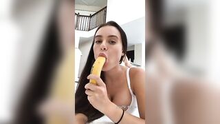 Premium Snaps: Lana Rhoades Teasing with Banana ????