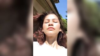 Nice-looking Gals: Zendaya