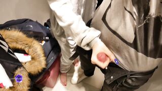 Handjob in changing room, cumshot on the mirror