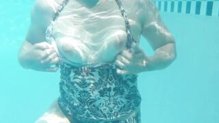Public Flashing: Wife flashing all her goods in the pool