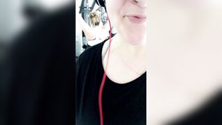 Another gym flash from this curvy Canadian ???????????? - Public Flashing