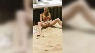 Girl rubs one out on the promenade - Public Sex