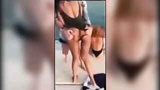 Public Sex: Super Model Emily Ratajkowski Shows Off Her Asshole