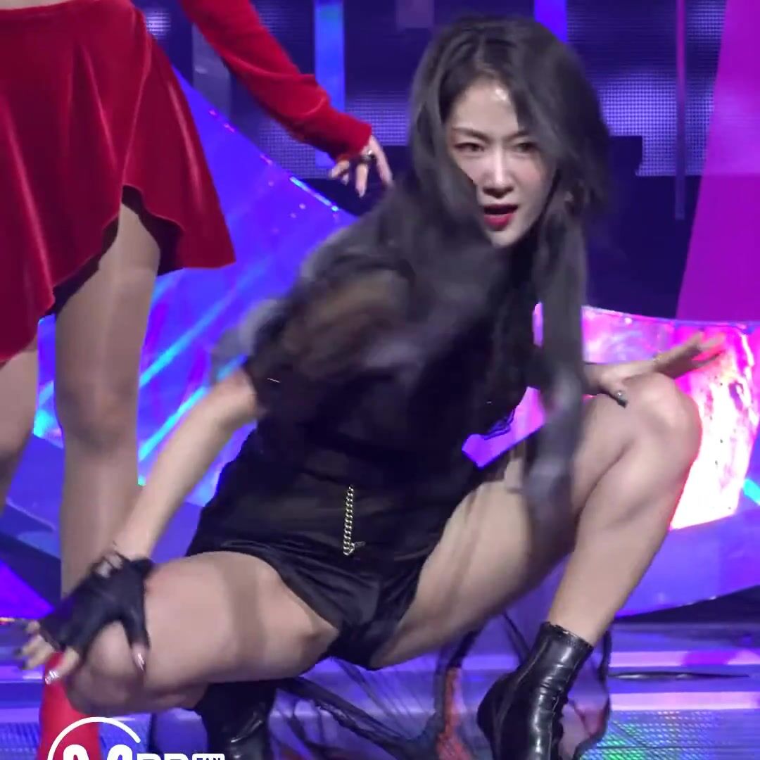 K-pop stars pussy slip moment goes viral, fans cant get enough!