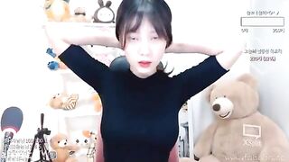 Korean Girls: Please identify this gal!