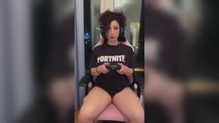 Gamer girl wants your big gun - Fuck Gaming