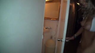 Banging Aika In A Club's Bathroom [HNDS-037]
