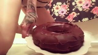 Cake farts - Girl Farts