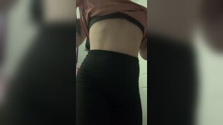 Let one out in my yoga pants !!! - Girls Farting