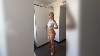 Small jiggle - Girls In Flare Pants