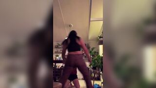 A lil jiggle - Girls In Flare Pants