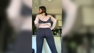 Showin off the booty pump after leg day - Girls In Yoga Pants