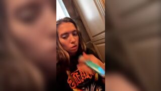 Sexy Girl Vaping and Pooping