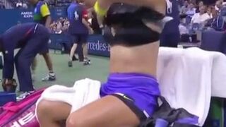Bianca Andreescu take off her shirt on court - Hottest Tennis Players