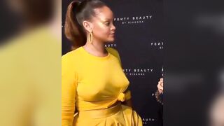 Rihanna strutting on the red carpet - Celebs