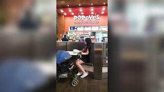 Popeye's now sells both Louisiana-style and Doggy-style fried chicken - Funny