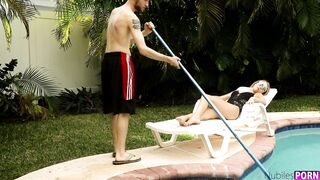 The world's worst pool cleaner - Funny