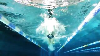 Yusra Mardini swimming