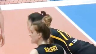 2 Turkish Volleyball Giants : Zehra Gunes 1,94 m / Kubra Akman 1,97 m - Olympic Games