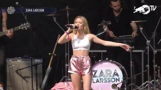 Zara Larsson - Lollapalooza - On Stage