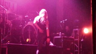 Taylor Momsen - On Stage