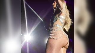 On Stage: Jennifer Lopez's large ass