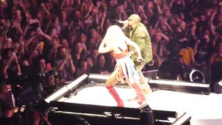 Rita Ora bending over for Sean Paul - On Stage
