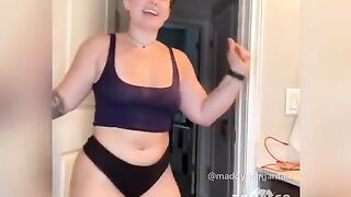 PHAT ASS WHITE GIRL dancing seductively - PAWG