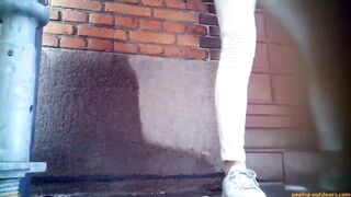 Girl pulls down her white pants and pees forcefully in the street - Pee