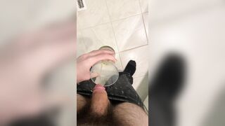 Pissing: Pissing in a cup