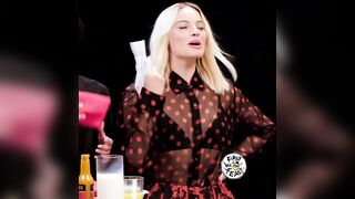Gals Wearing Polka Dots: Margot Robbie