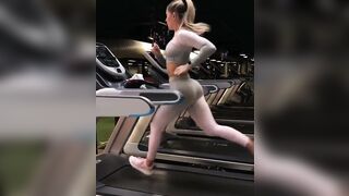 Ladies with Ponytails: That ass in motion