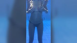 Underwater Titty Flash - Pool Girls