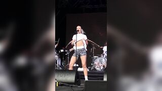 Tove Lo Showing London Her Tits - Ponytails